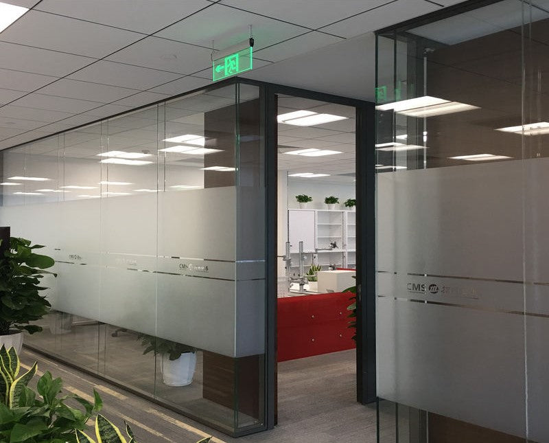 Rothnow 30 Series glass office partition, transparent, 1000mm wide and high, with sleek white frame for modern workspace separation.