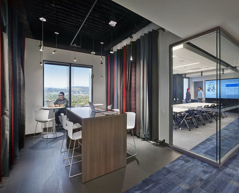 Rothnow 30 Series glass privacy partition in white, 1000mm wide and high, for office or space separation.