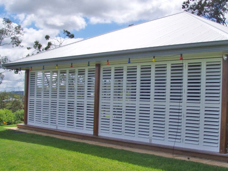 Rothnow® Aluminum 50 Series Louver Window, black finish, 1000mm wide and tall, with adjustable louvers for ventilation.