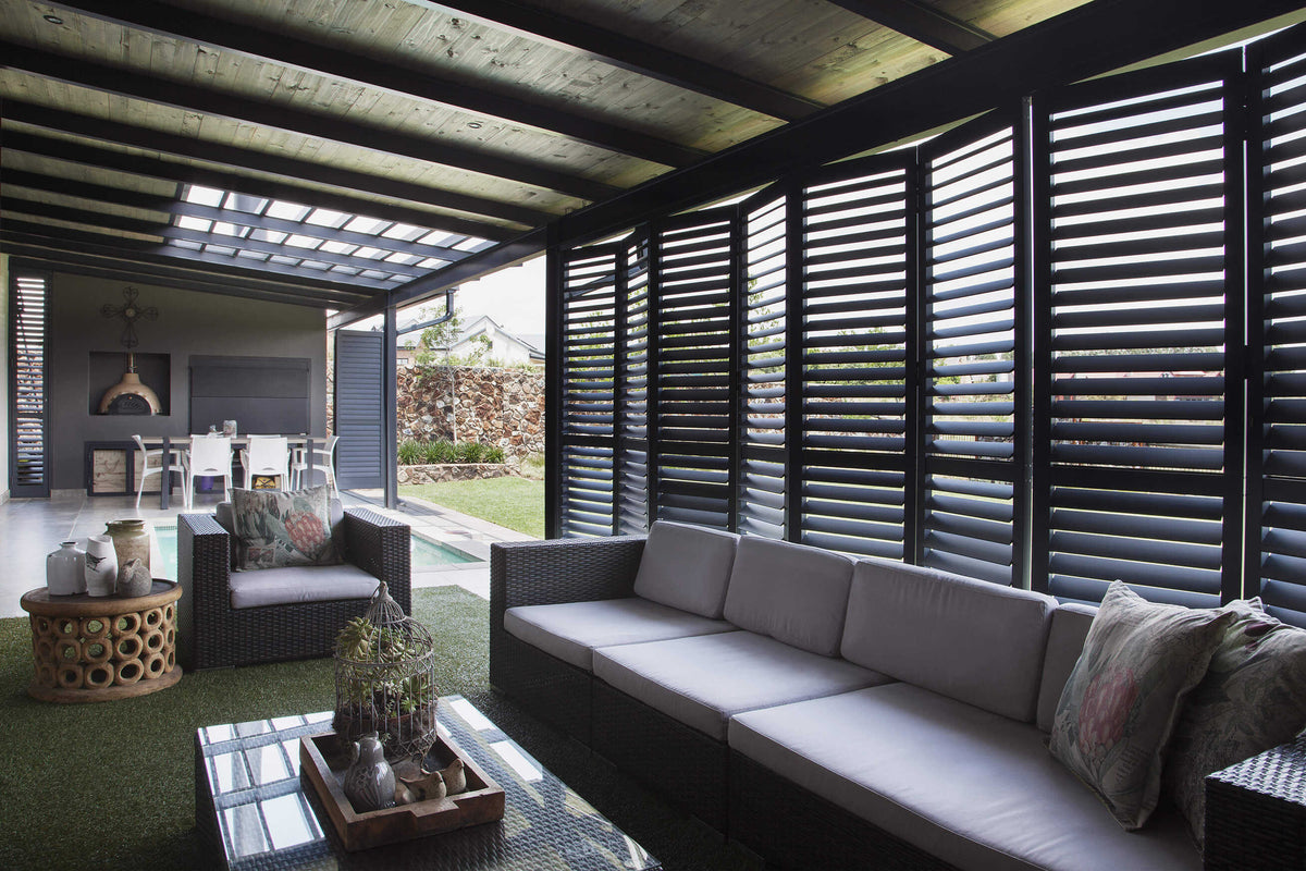 Rothnow® Aluminum 50 Series Louver Window, black finish, 1000mm wide by 1000mm high, with adjustable louvers and sleek frame.
