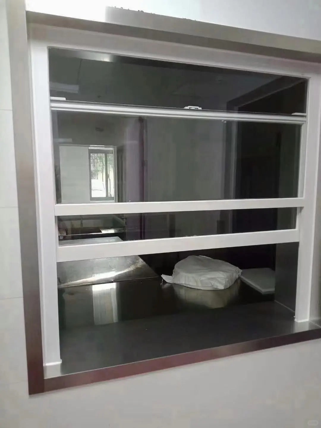 Rothnow UPVC vinyl window RNVW02, black single and double hung window with sliding sash, 24x36 inches, in a modern interior setting.