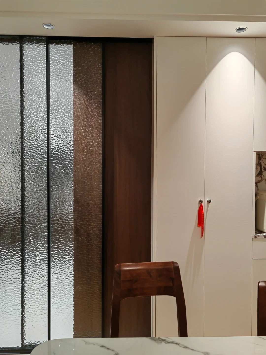 Rothnow aluminum 16x35 series slim frame sliding door with clear stone glass, white finish, and modern design.