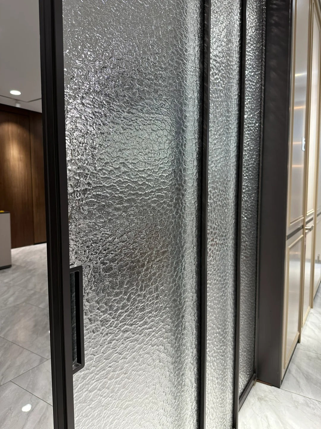 Rothnow® aluminum sliding door with 16x35 slim frame, stone glass, white finish, 3940mm wide by 2280mm high, modern design.