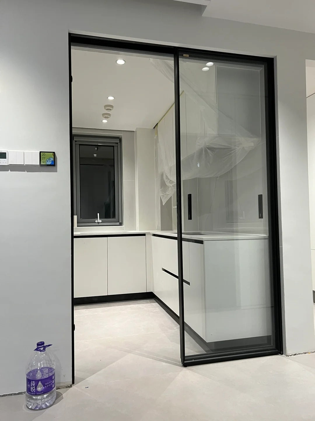 Rothnow® aluminum 16x45 series slim frame sliding door with clear glass, white finish, suitable for office and kitchen spaces.