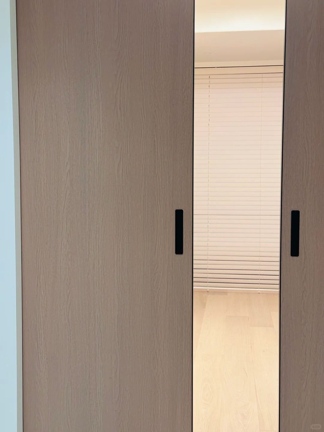 Rothnow aluminum wooden pocket door with wood grain finish, 800mm wide, 2100mm high, for interior passageways.