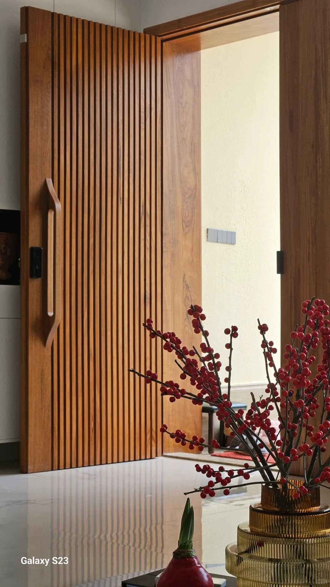 Rothnow® wood front entrance door in brown, 800mm W x 2100mm H, with swing design and 150mm wall thickness.