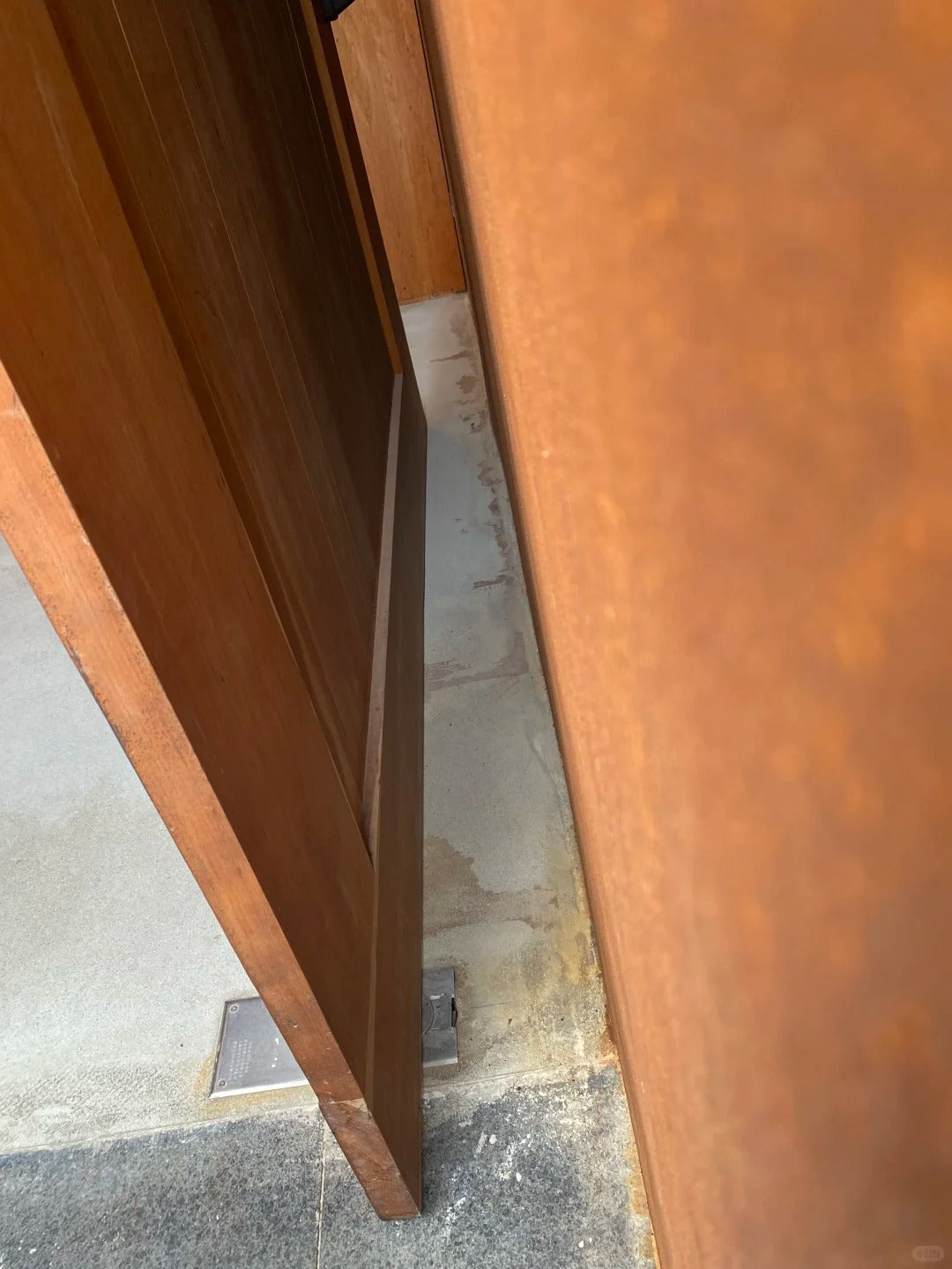 Rothnow® wood front door with brown finish, pivot design, 800mm wide, 2100mm high, 150mm wall thickness, entrance door style
