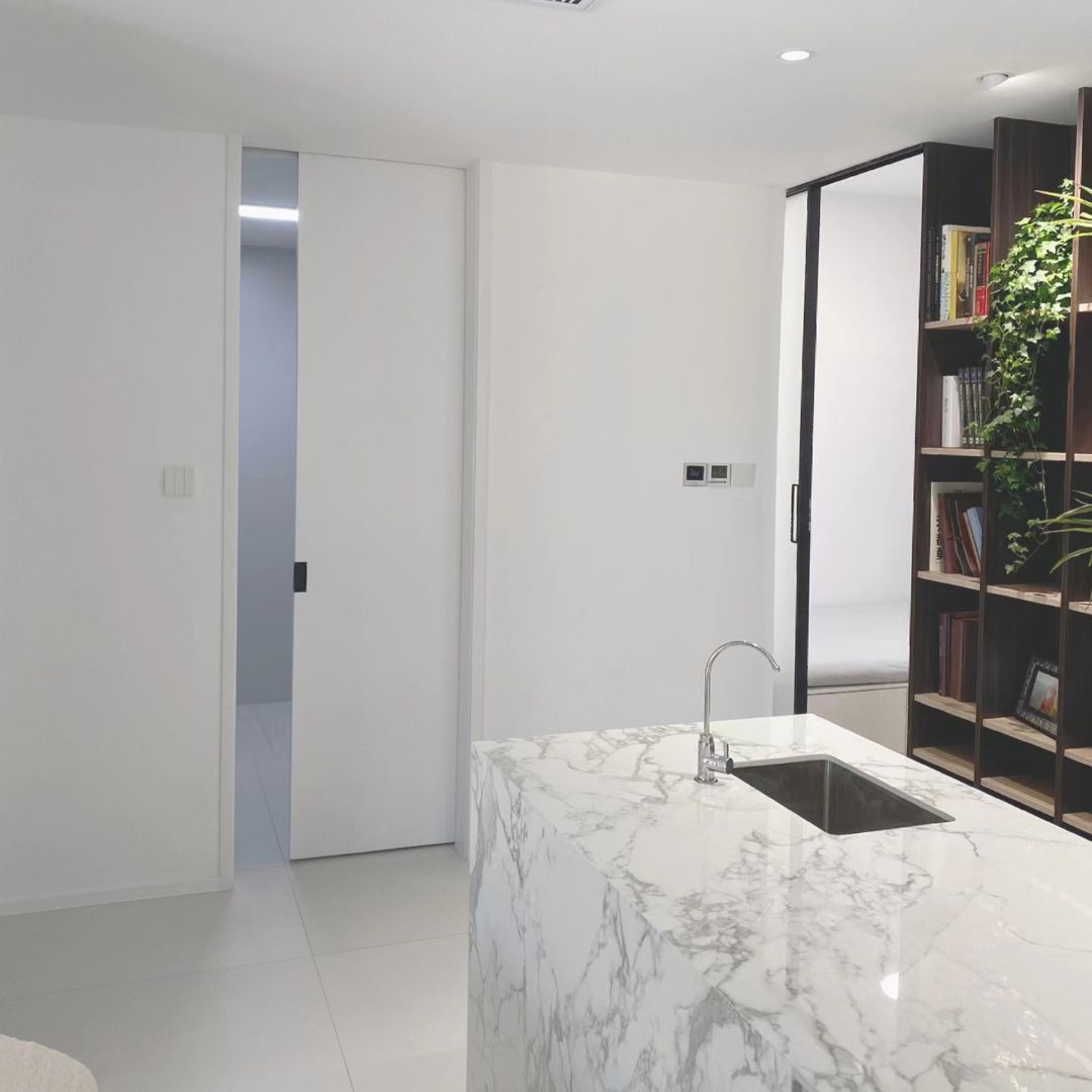 Rothnow® wooden lacquered pocket door in white, 800mm wide, 2100mm high with 150mm wall thickness, featuring sleek wood finish.