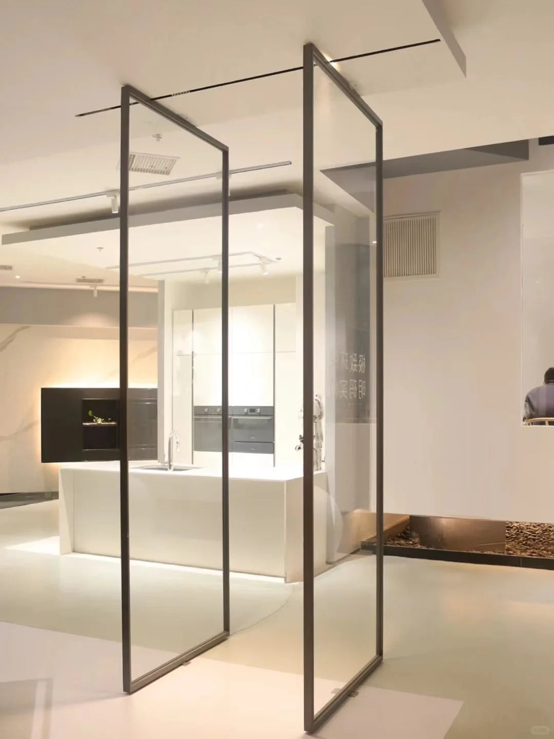 Rothnow® Aluminum Door 16x45 Series pivot door with clear glass and white finish, part of Rothnow's partition series.