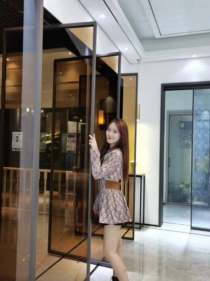 Rothnow Aluminum Door 16x45 Series pivot door with clear tea glass, white aluminum frame, 820mm wide by 2220mm high.