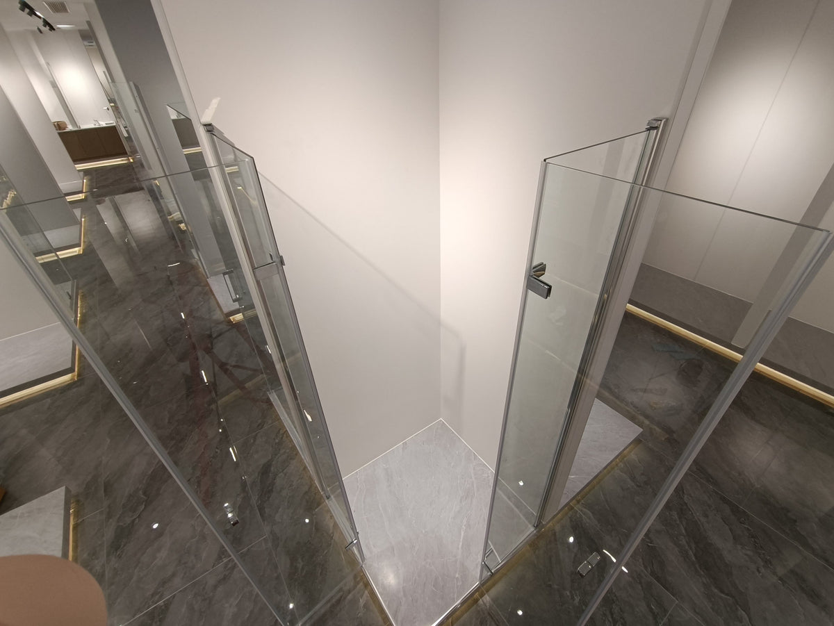 Rothnow® frameless glass hinged shower door with black finish, 900mm wide and 2200mm high, for modern shower enclosure.