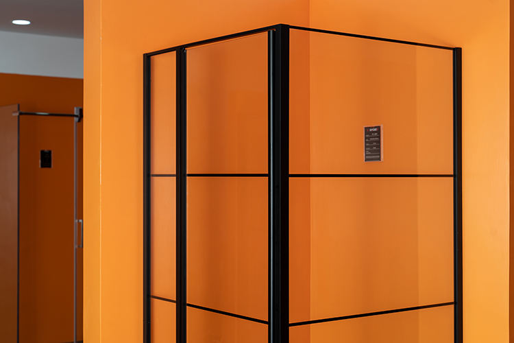 Rothnow® black hinged shower door with lattice decoration, 900mm wide and 2200mm high, modern glass shower enclosure.