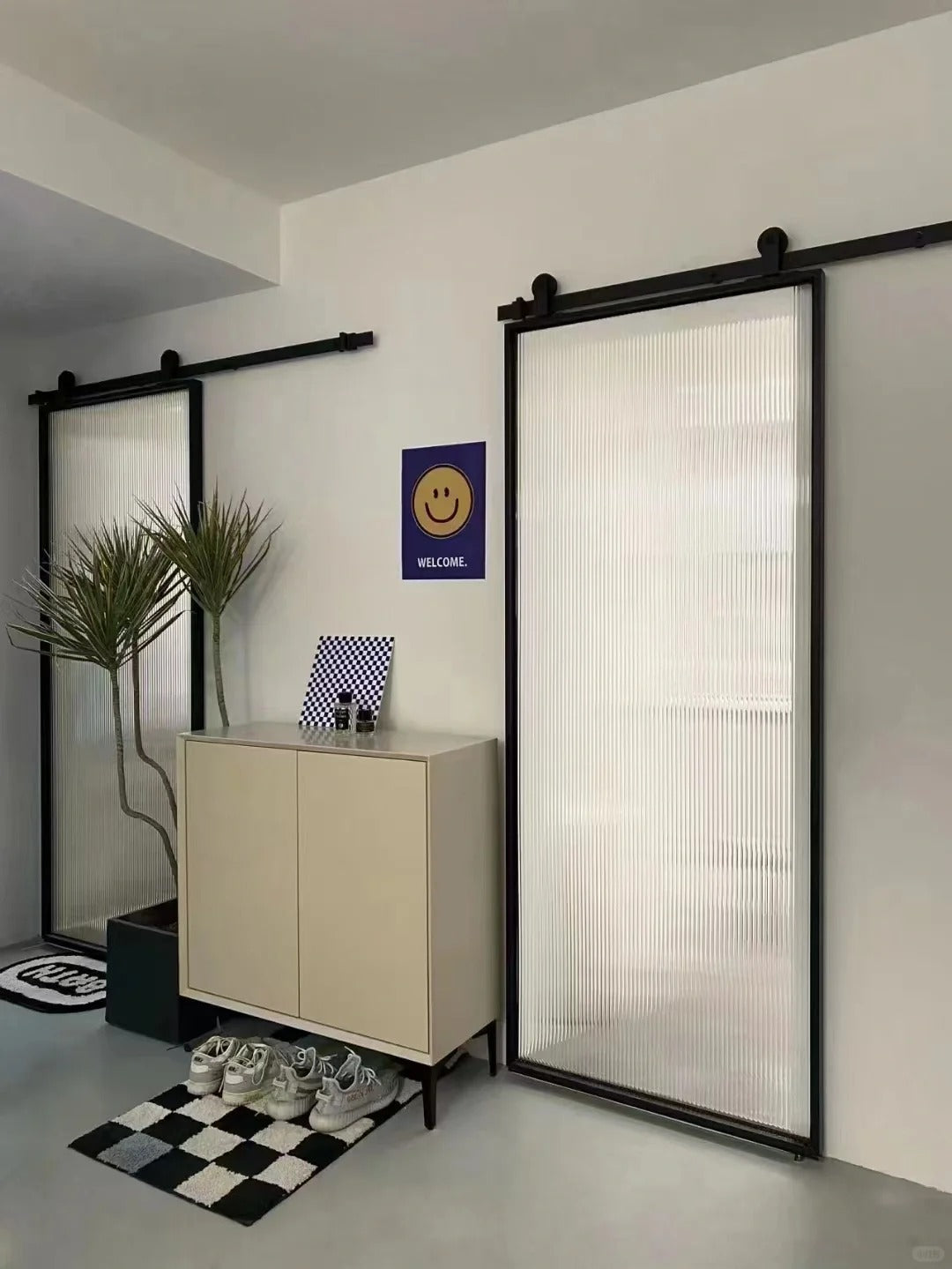Rothnow aluminum barn door with white finish, clear glass panel, 16x45 series American-style slim frame design.