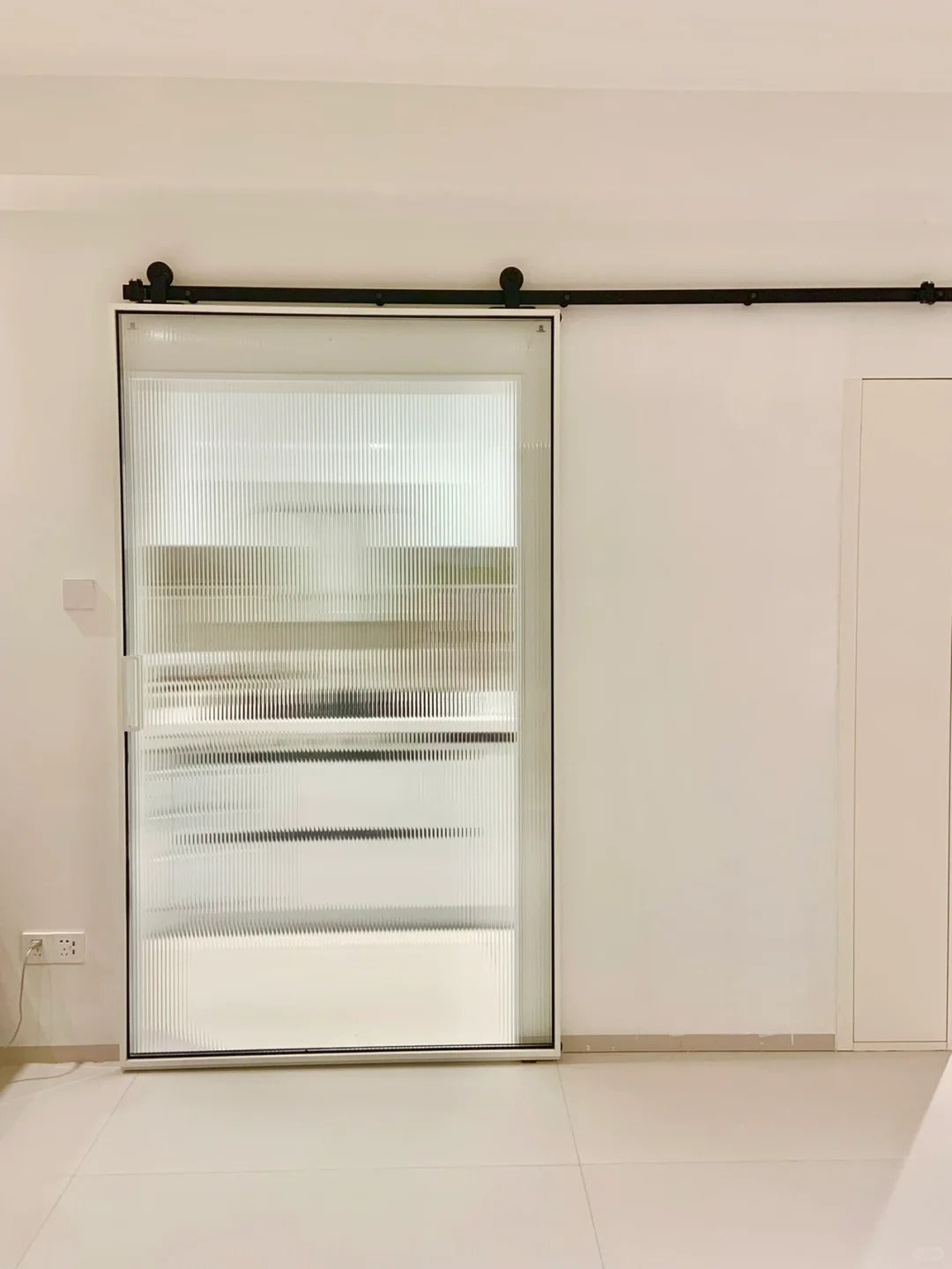 Rothnow® Aluminum Door 16x45 Series American Style Slim Frame Barn Door with clear glass, white finish, modern design.