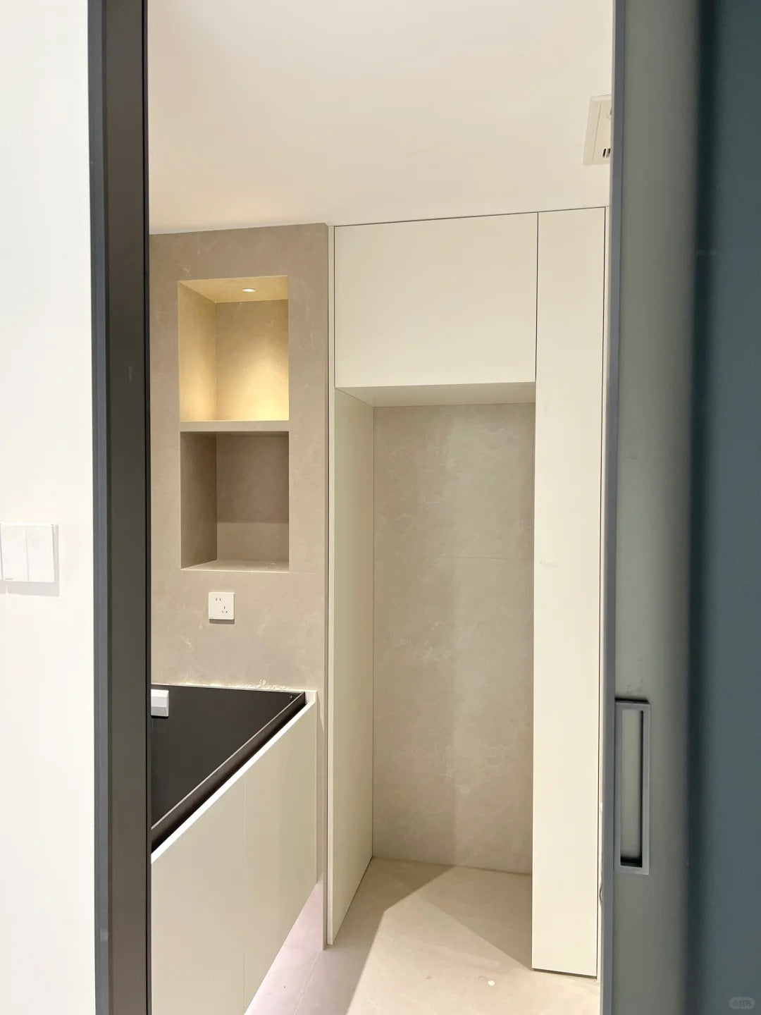 Rothnow® Aluminum Door 16x45 Series with slim grey oil sand ghost glass and clear glass skin, modern door for interior or exterior use.