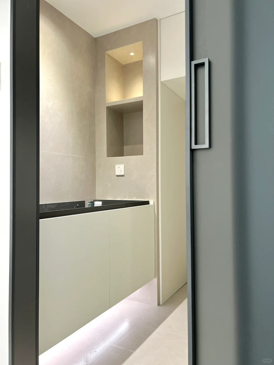 Rothnow aluminum door from 16x45 series with slim frame, grey oil sand glass, clear glass skin, and modern design.