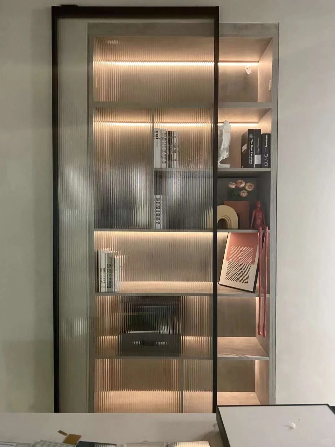 Rothnow aluminum door with slim frame, 16x45 series, waved glass design, white finish, 900mm wide, 2200mm high, clear glass.