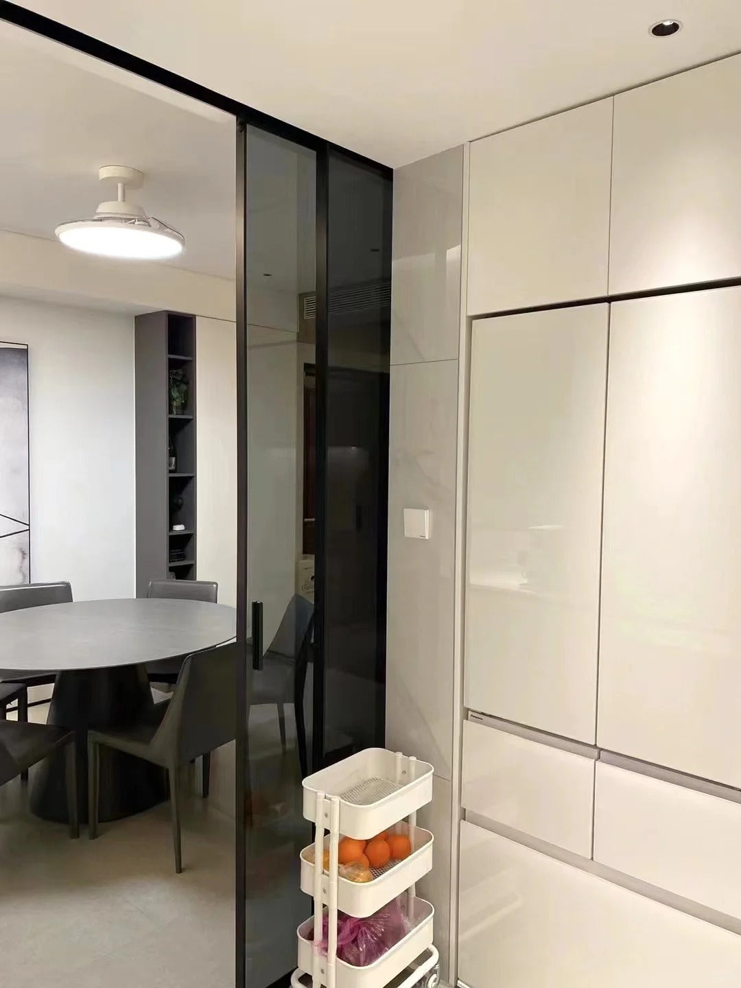 Rothnow® Aluminum Door 7x45 Series super slim white barn door with clear glass skin and sleek aluminum frame.