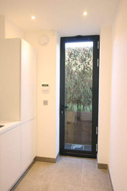 Rothnow® 55 Series thermal insulation aluminum swing door, 900mm wide by 2200mm high, with black finish and 1.8mm thickness.