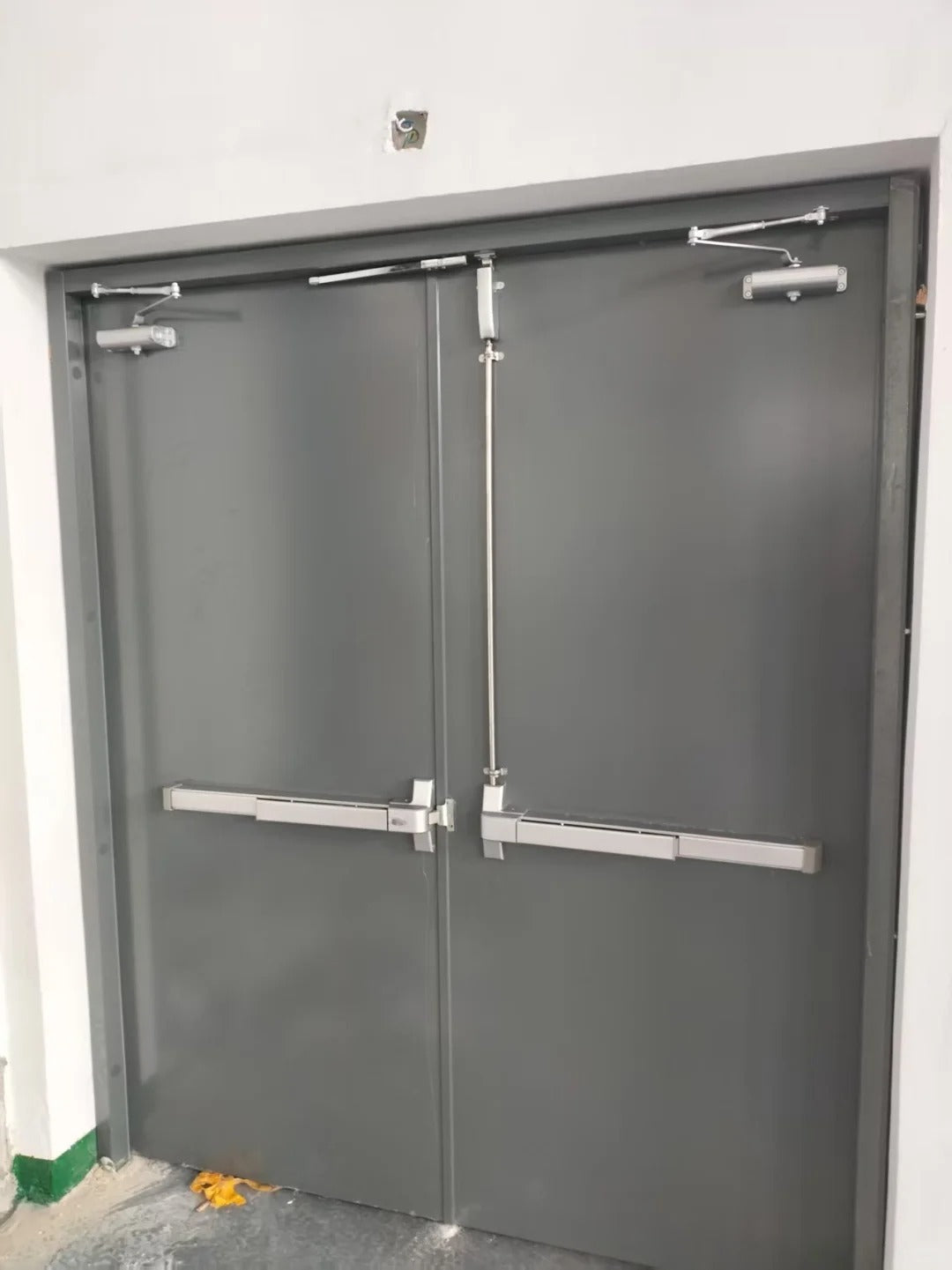 Rothnow® steel fire-rated swing door with 990mm width, 2360mm height, and 150mm wall thickness, designed for safety and durability.