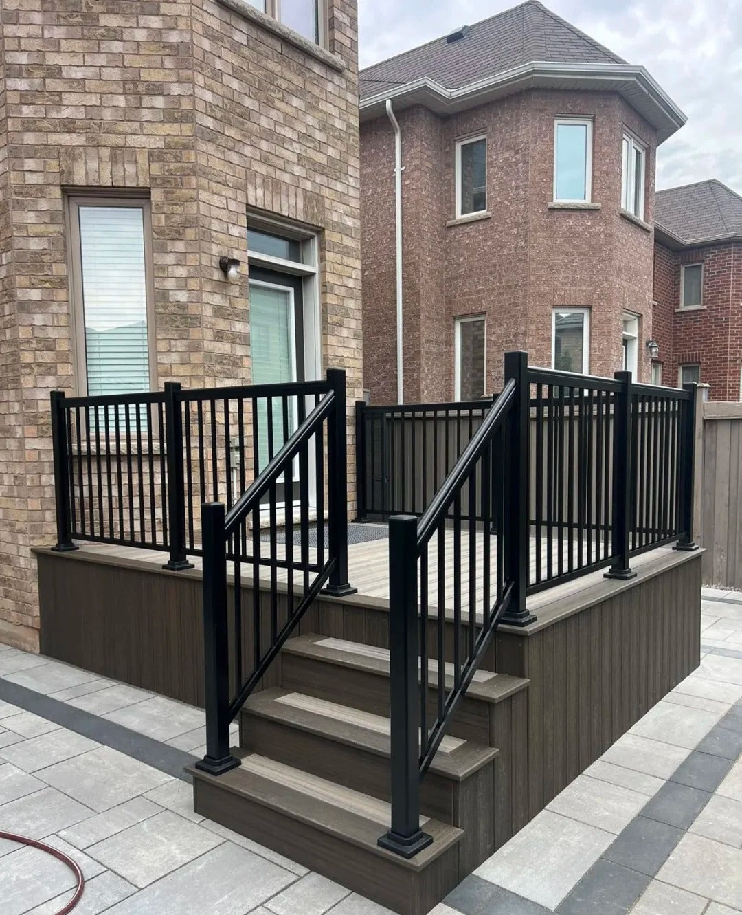 Black Rothnow aluminum railing RNAR04, customized size, showcasing sleek, durable guardrail for outdoor safety and modern design.