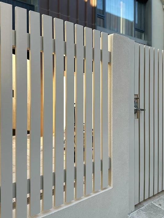 Black Rothnow aluminum railing with customizable size, featuring sleek horizontal bars for modern outdoor fencing.