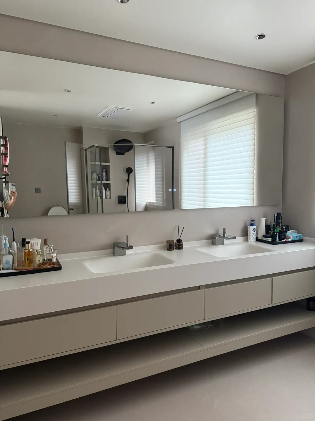 Black Rothnow® bathroom vanity guard rail, custom-sized for safety and style in modern bathroom decor.