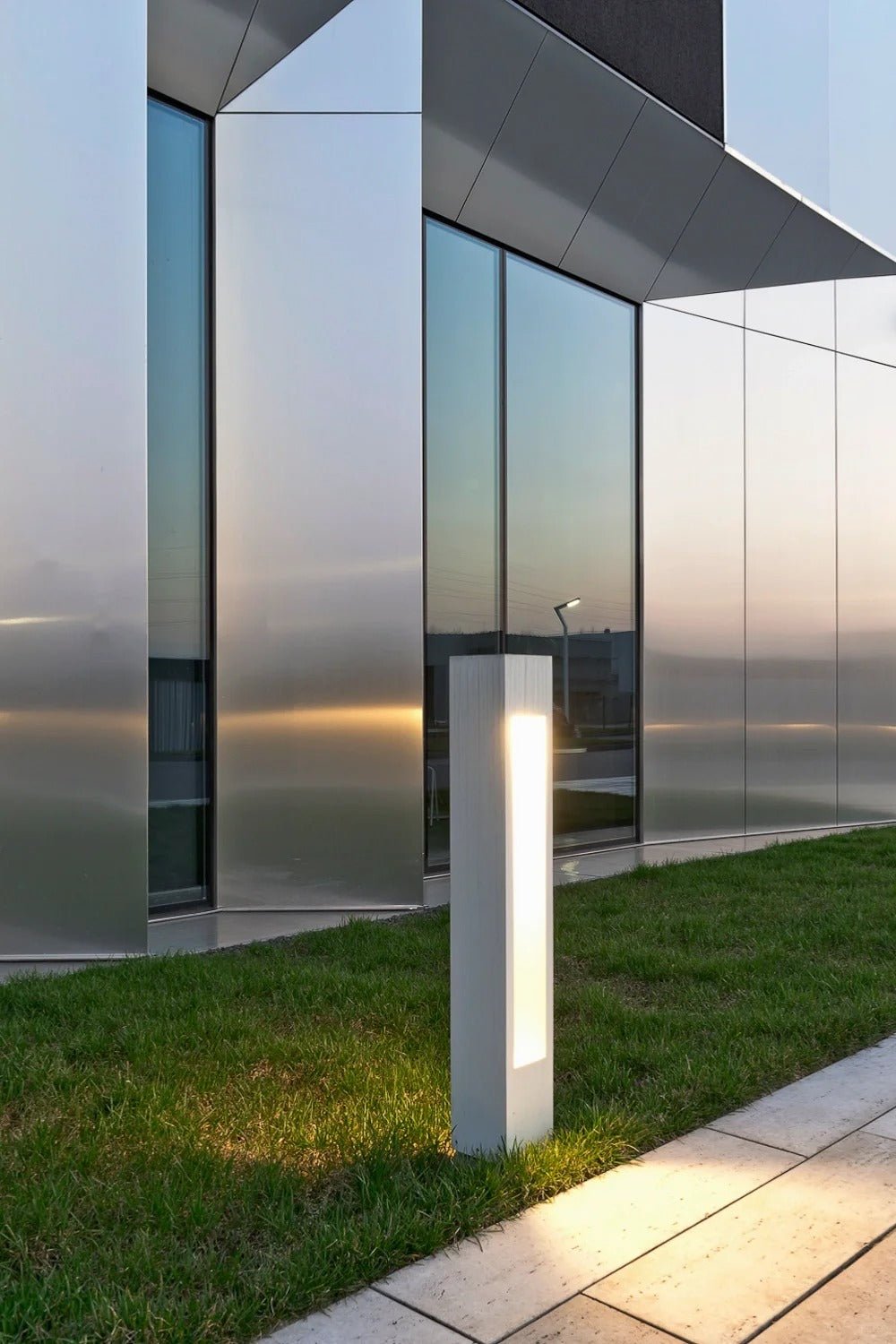 Black Rothnow aluminum panel curtain wall window, customized size, sleek design, and modern building exterior feature.