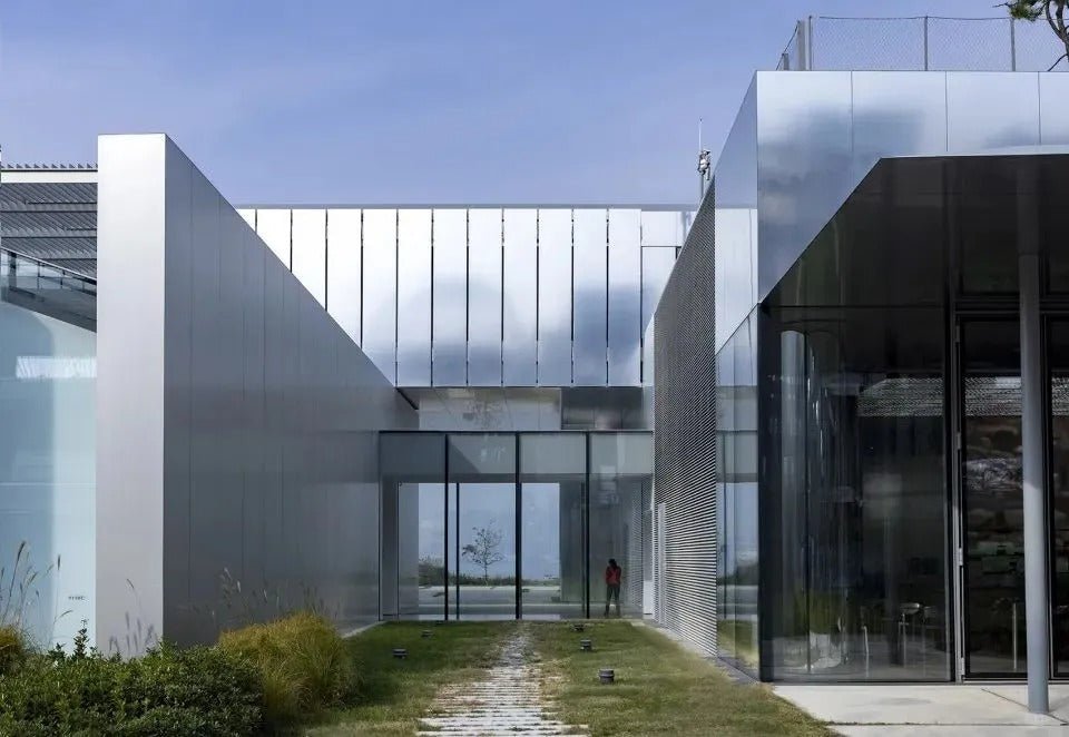 Black Rothnow aluminum curtain wall panel with customizable size, used as a modern exterior window wall system.