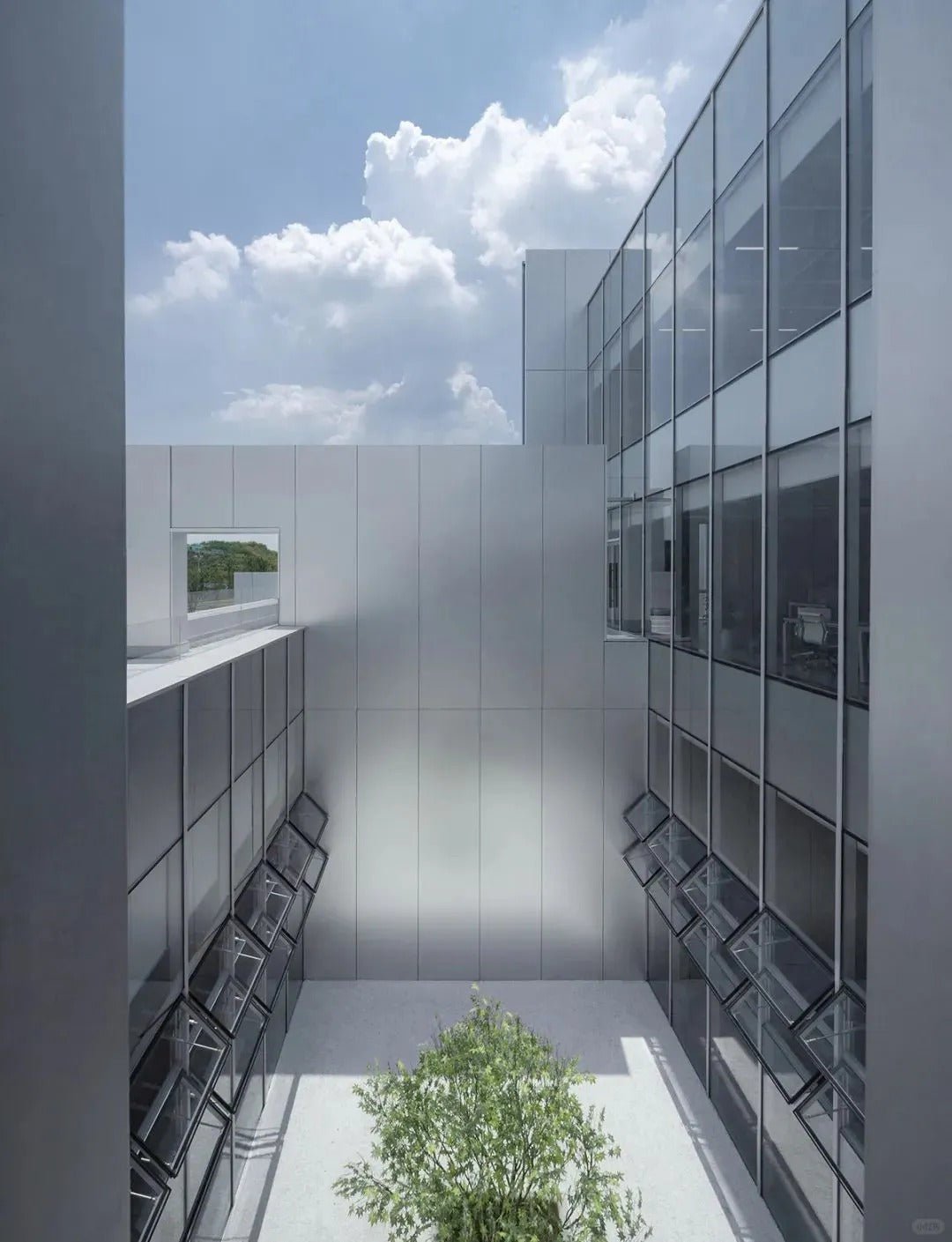 Black Rothnow aluminum panel curtain wall window with sleek design, customized size for modern building facade.