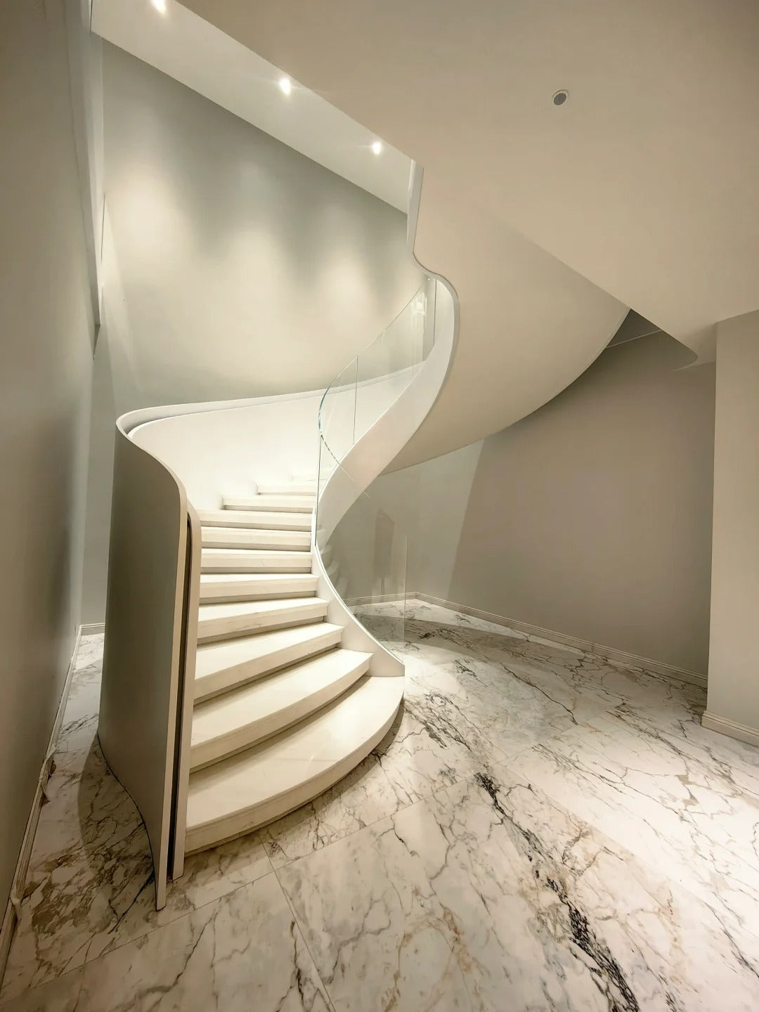 Rothnow® curved stone staircase with black finish, custom-sized indoor staircase with elegant, smooth curved design.