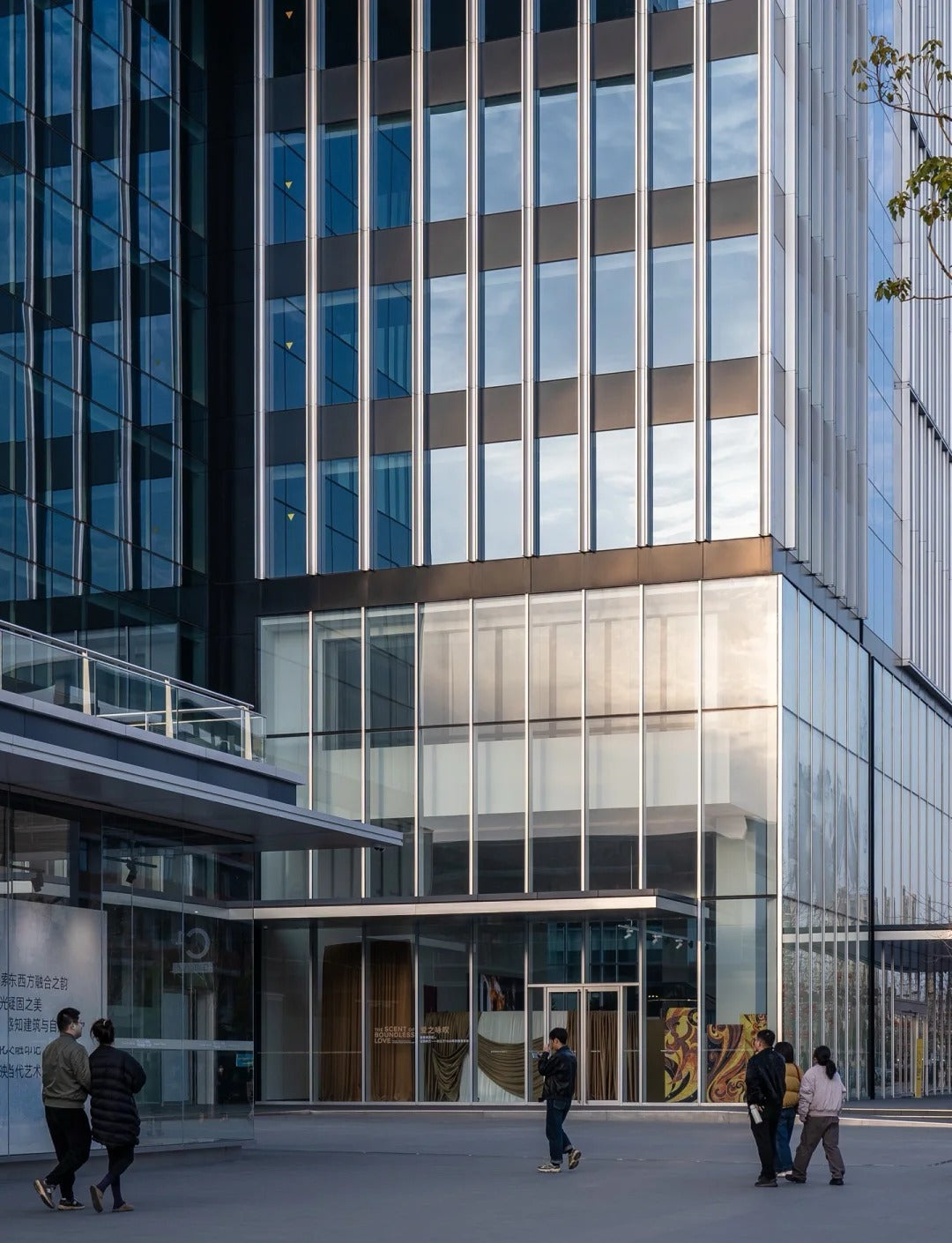 Black Rothnow glass curtain wall with exposed frame, showcasing a sleek modern window design for building facades.