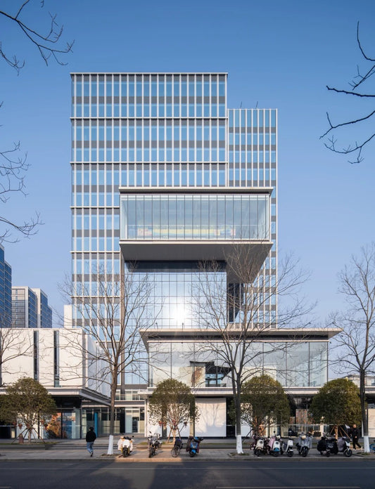 Rothnow® glass curtain wall with exposed black frame, showcasing sleek, customizable exterior window design for modern building facades.
