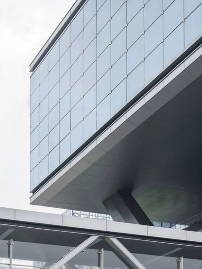 Rothnow® Glass Curtain Wall RNGC04 with exposed black aluminum frame, showcasing sleek, modern architectural window design.