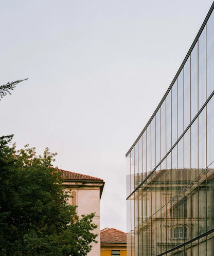 Rothnow® glass curtain wall with exposed black aluminum frame, showcasing sleek, modern exterior architectural window design.