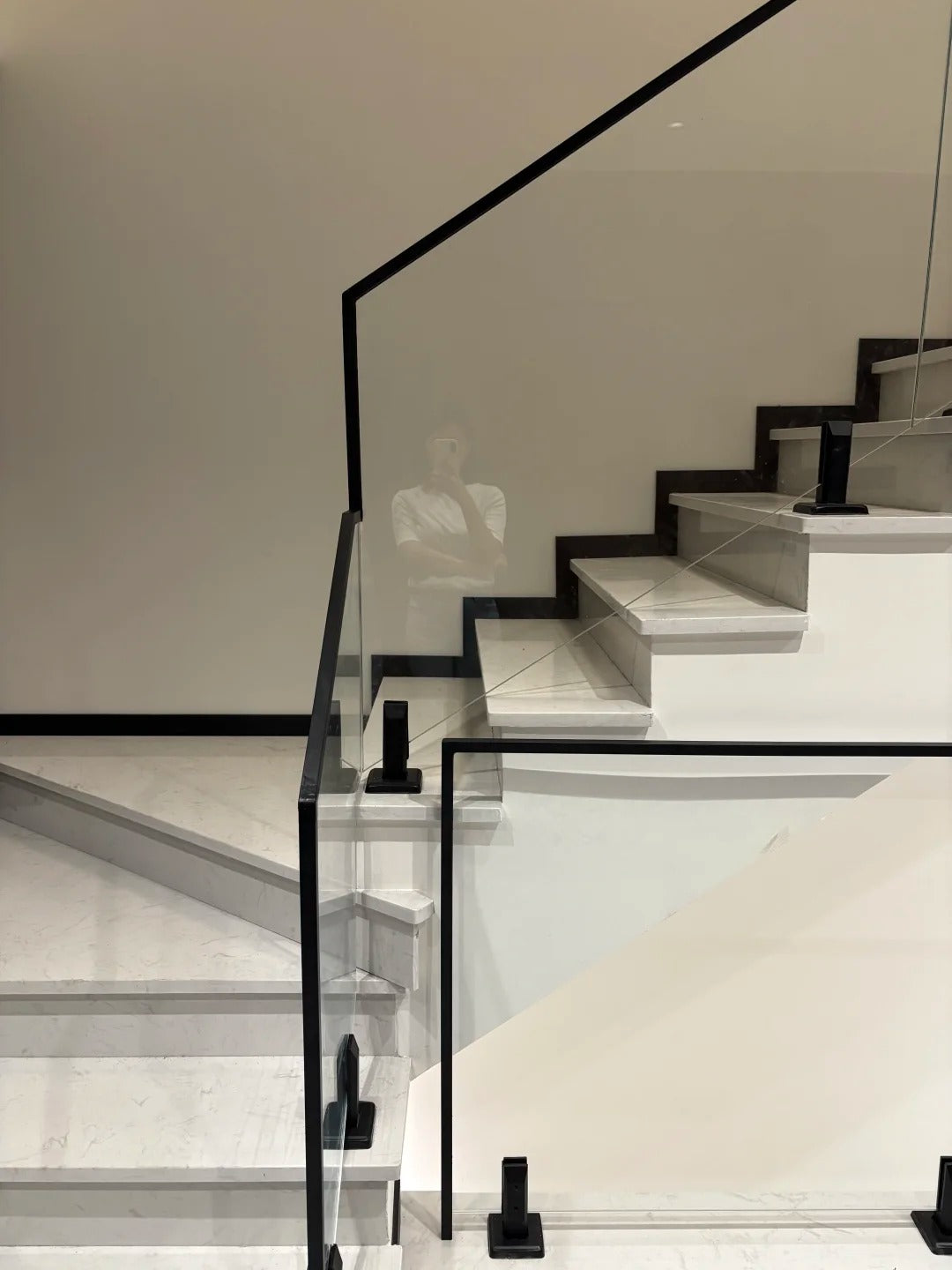 Rothnow® Glass Railing RNGR04 with black spigot, custom-sized safety railing for modern balcony or patio installation.