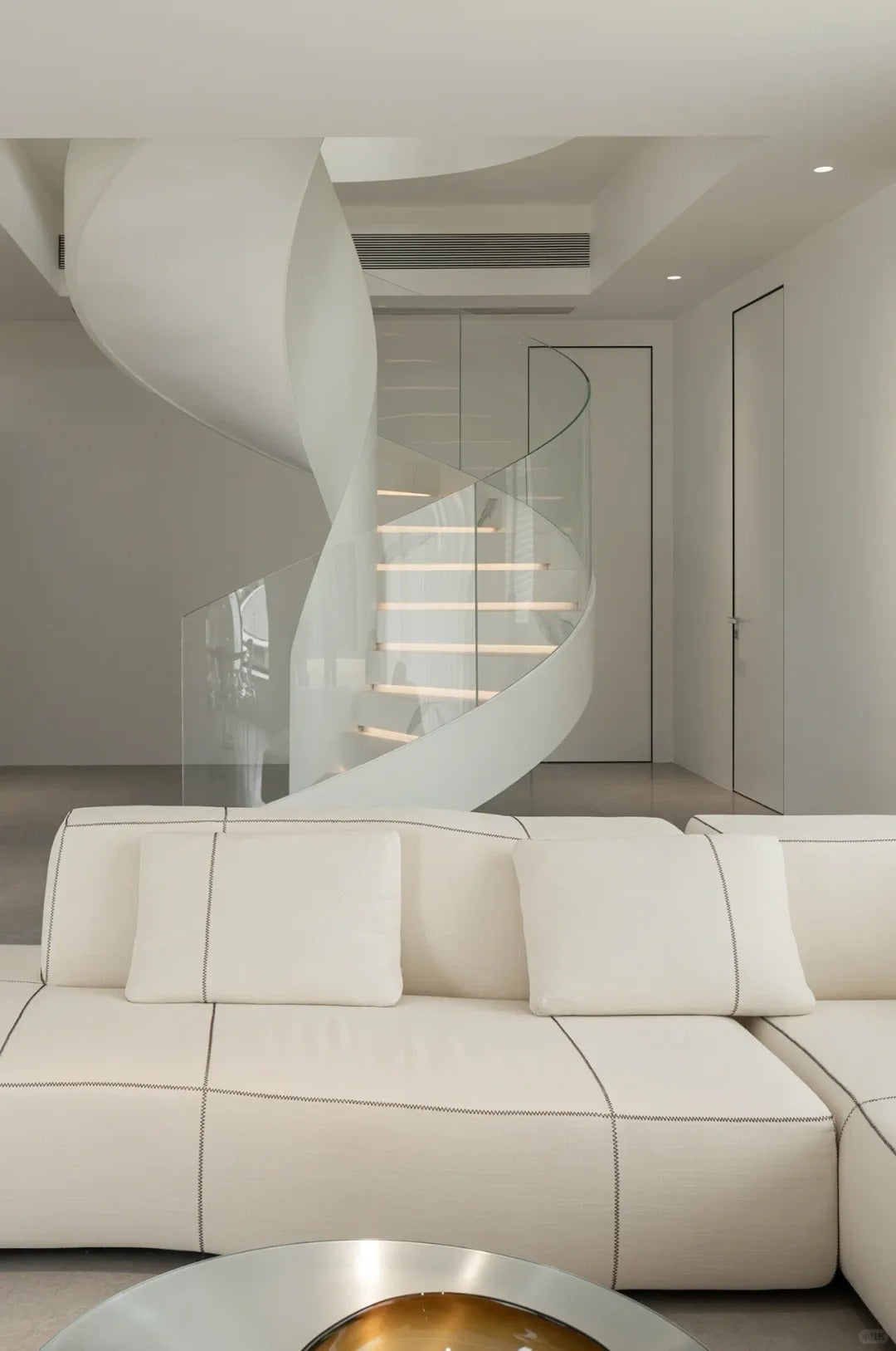 Rothnow® Spiral Staircase RNSS06 in black, custom-sized art-style spiral staircase with sleek metal design and elegant curves.