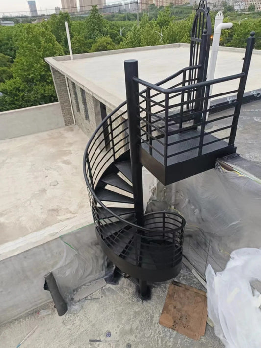 Black Rothnow® spiral staircase RNSS08 outdoor carbon steel with custom size, featuring a sleek curved design for exterior use.
