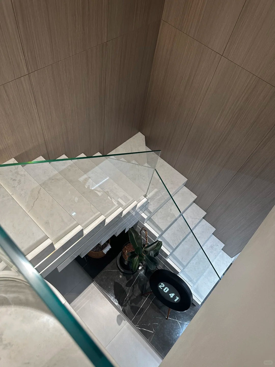 Black Rothnow® Straight Staircase RNSS06 with stone finish, showcasing sleek, modern staircase design with clean lines and sturdy construction.