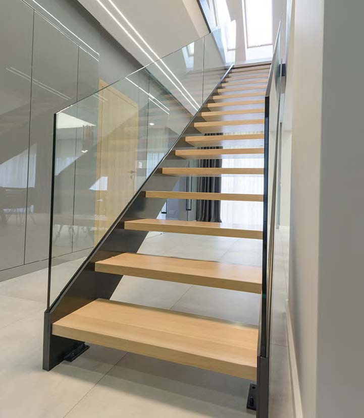 Rothnow® straight staircase side board in black, part of the RNSS07 series, featuring a sleek, customized design for modern staircases.