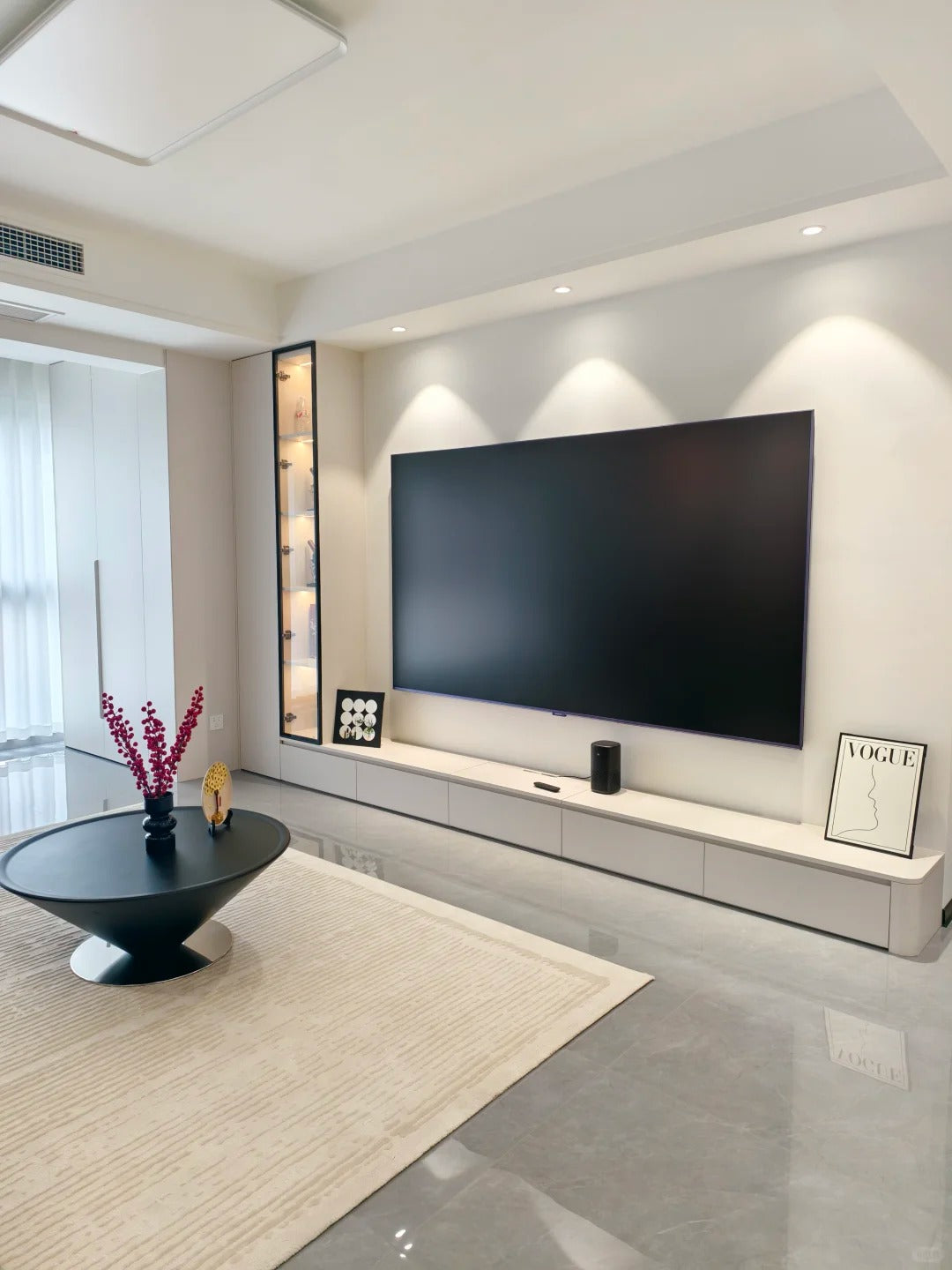 Black Rothnow TV stand RNTC07 TV cabinet with sleek design and customizable size, ideal for modern home entertainment setups.
