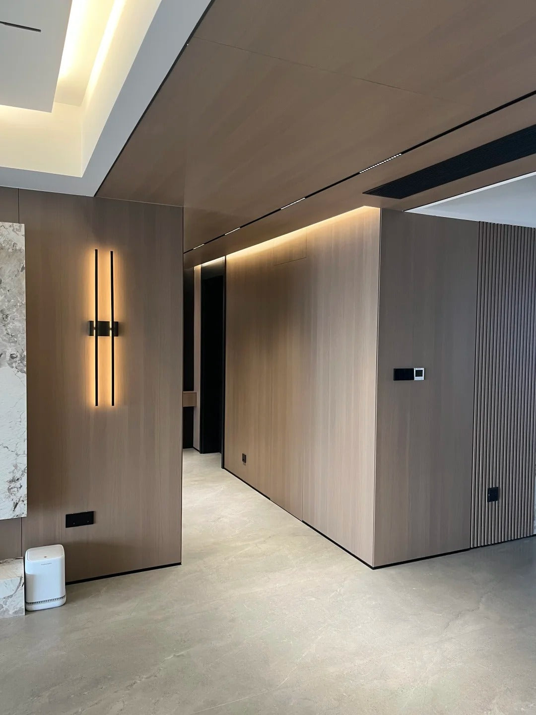 Rothnow Wall Panel-RNCB02 Carbon Crystal Board from Wood Grain Series, black textured surface, customizable size, modern interior decor.