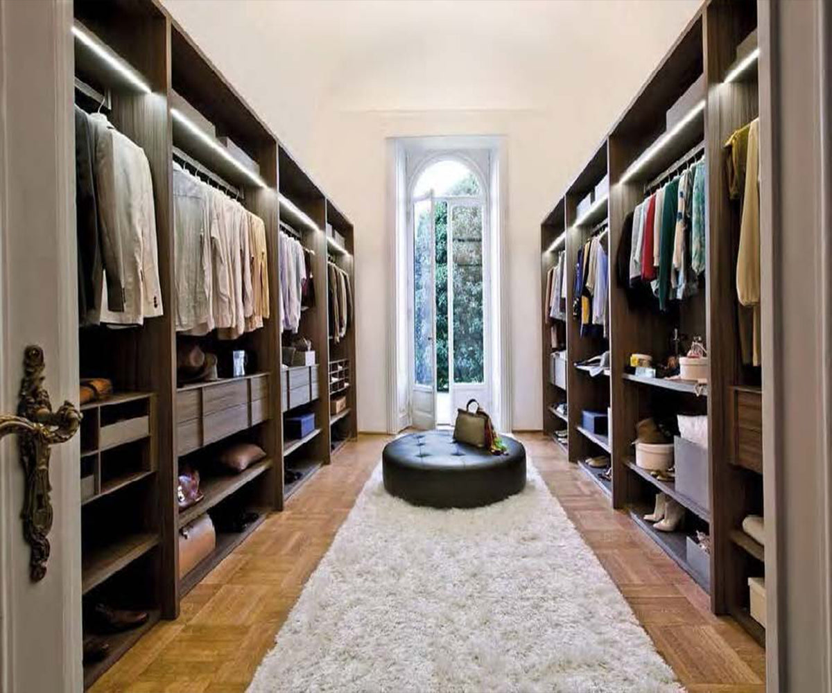 Black Rothnow Wardrobe-RNW10 walk-in closet with customizable size and sturdy护栏, designed for organized storage and modern style.