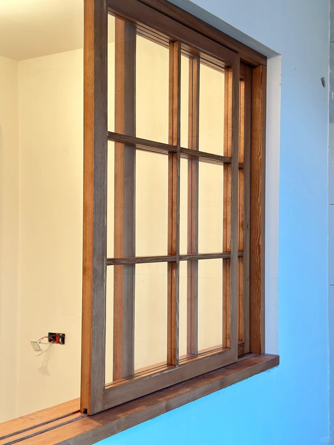 Rothnow® wooden sliding window in black with customizable size, showcasing a sleek, modern design for residential use.