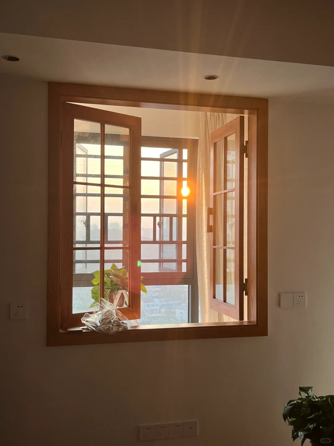 Black Rothnow wooden casement window with customizable size, featuring clear glass and traditional window design.
