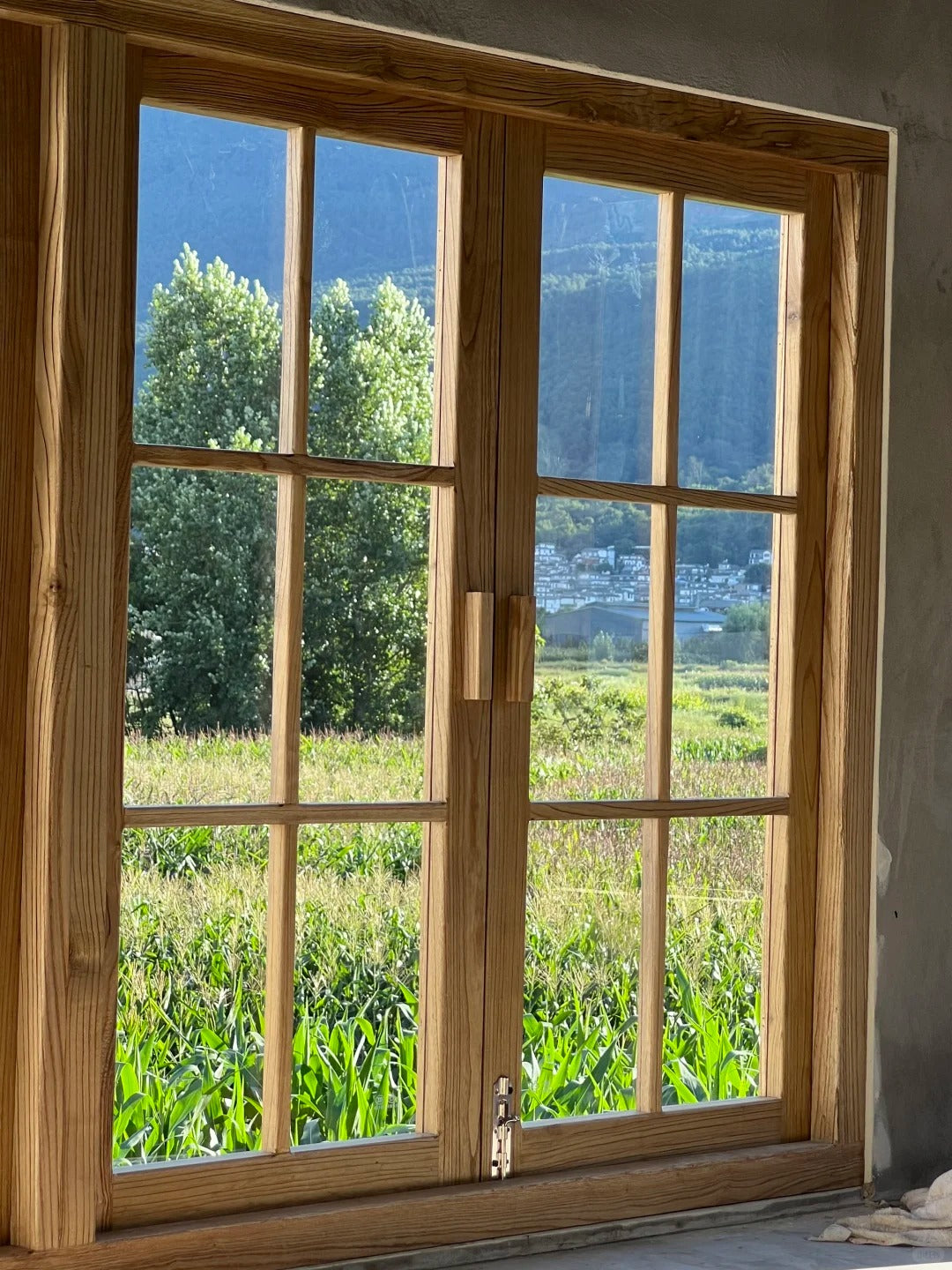 Rothnow wooden casement window with black frame, custom size, showcasing clear glass and sturdy wooden construction.