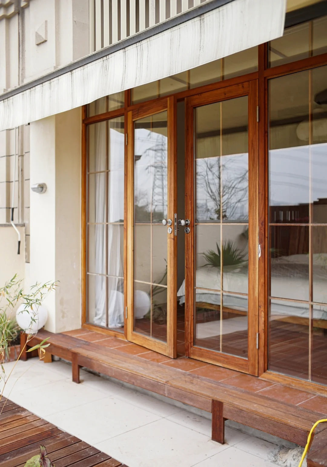 Rothnow® wooden casement window with black finish, custom size, featuring clear glass and traditional window design.