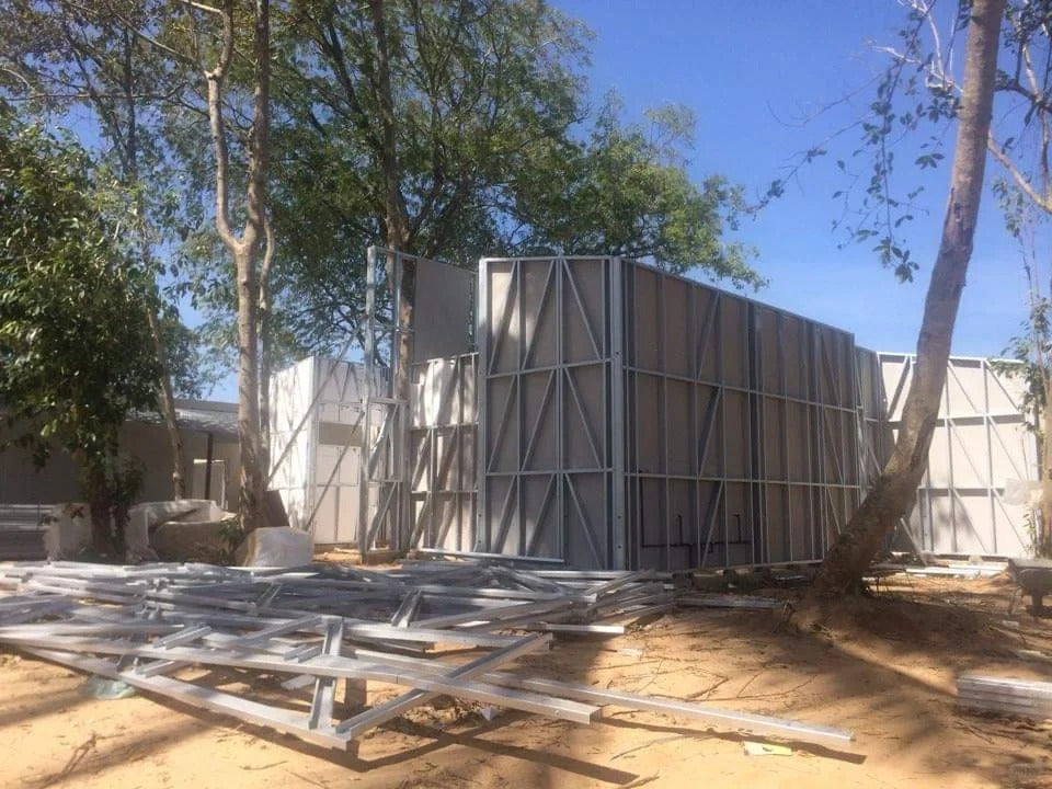 Rothnow® Steel Structure Villa RNLV05, modern steel building with large windows and sleek design, customized for durability and style.