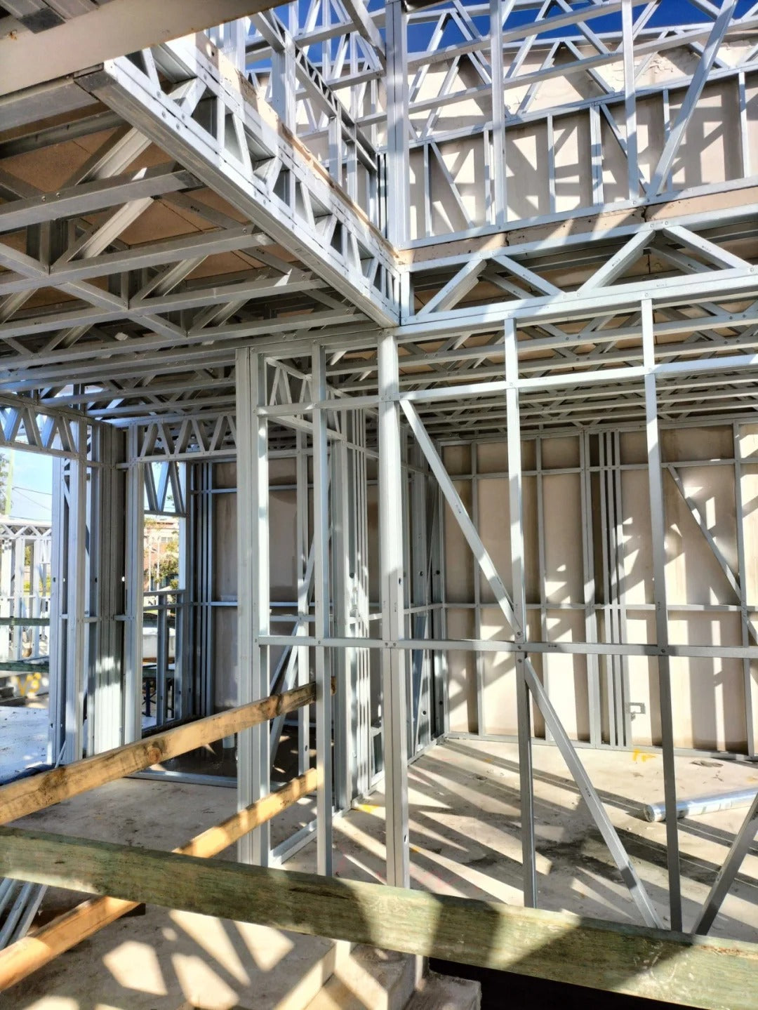 Rothnow Steel Structure Villa RNLV05, customized steel house with modern design and durable construction, shown from an outdoor angle.