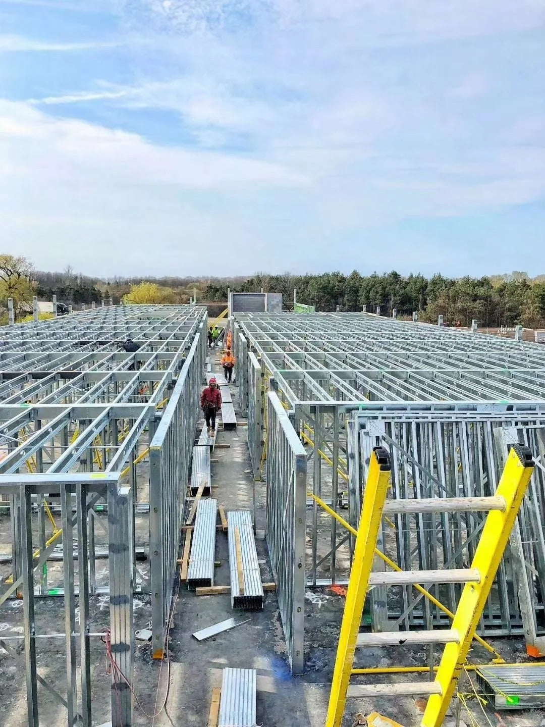 Rothnow Steel Structure Villa RNLV07 heavy steel building with customized size, showcasing sturdy steel construction and modern design.